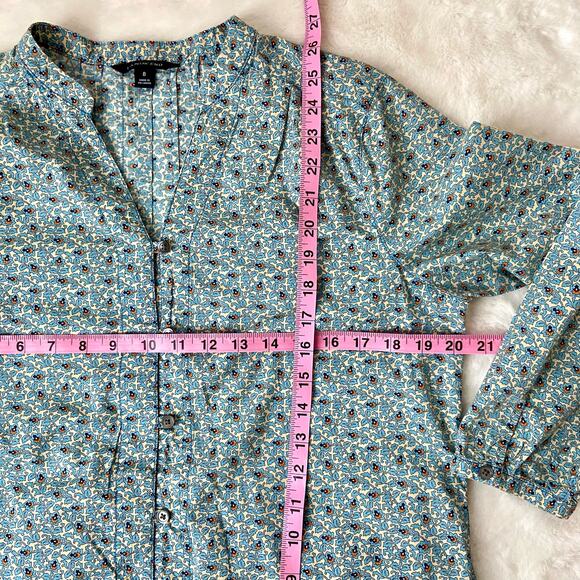 Lands’ End Floral Button-Down Blouse Size 8 - Picture 3 of 5